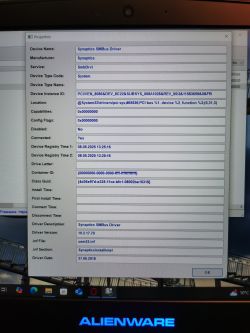 Okno właściwości sterownika Synaptics SMBus Driver na ekranie laptopa Alienware.