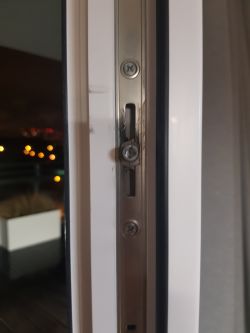Klamka od drzwi balkonowych nie domyka się do końca