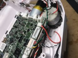 Wnętrze odkurzacza smart/robota sprzątającego z WiFi Medion 13277