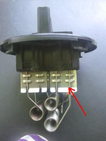 Jak naprawić uszkodzoną opornicę w Peugot 307 1.6HDI 2007?