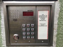 Jak prawidłowo podłączyć unifon Cyfral Smart-5P bez schematu?