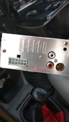 Radio w VW Polo III 95 r. nie włącza się mimo prądu w kostce