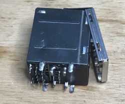 Wnętrze gniazd RJ45 ze zintegrowanym transformatorem sygnałowym Wnętrze gniazd RJ45 ze zintegrowanym transformatorem sygnałowym
