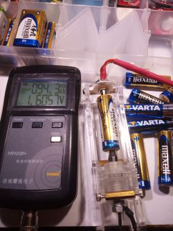 What is the capacity of a R6 AA 1.5V alkaline battery?