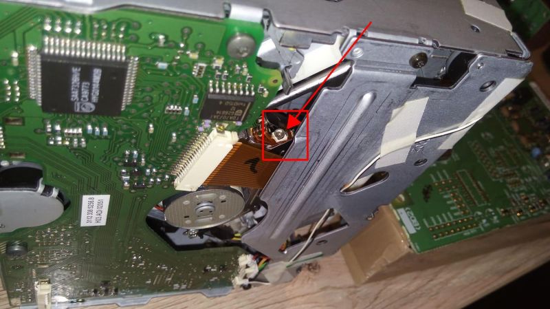 Fiat Stilo - dorobienie AUX w seryjnym radiu.