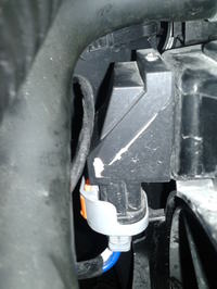 Citroen C3 II 1.2 VTI - Jak poprowadzić przewody do wtyczki modułu wentylatora ?