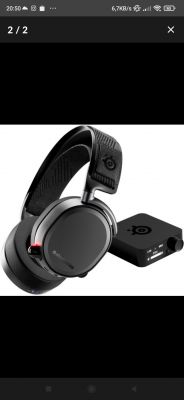 Czarne słuchawki Steelseries Arctis Pro Wireless obok nadajnika bezprzewodowego.