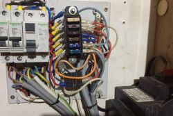 Jak dołożyć 12V z akumulatora w przyczepie kempingowej Jak dołożyć 12V z akumulatora w przyczepie kempingowej