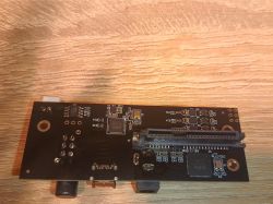 Płytka PCB stacji dokującej Blueendless BS-HD01S z widocznymi złączami SATA/SAS oraz układami scalonymi.