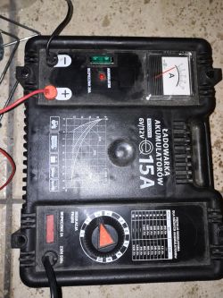 Peugeot 106 - Akumulator Voltmaster rozładowany, jak naładować?