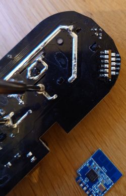 Inverted CB2S module next to the plug's printed circuit board.