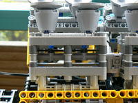 Silnik V8 z klocków LEGO