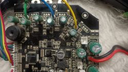 Hoverboard nie reaguje na włącznik po naładowaniu - brak widocznych uszkodzeń