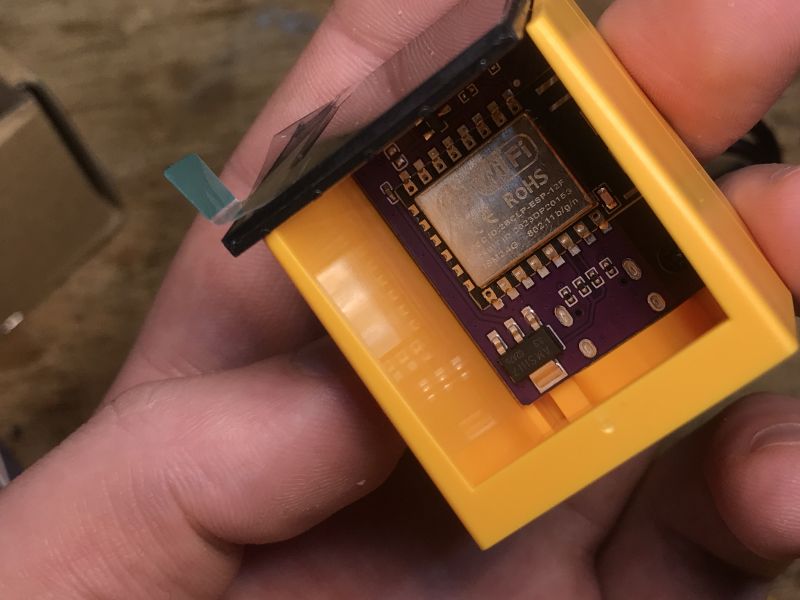 Innenansicht des SmallTV-Ultra-Geräts mit ESP8266-Modul ESP8266-Modul im Gehäuse des SmallTV-Ultra