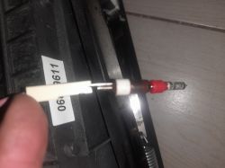 Najprawdopodobniej uszkodzony element elektryczny wyjęty z zmywarki Candy.