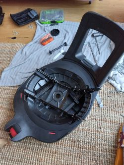 How do I remove the Britax Römer Dualfix M i-Size car seat? How do I remove the Britax Römer Dualfix M i-Size car seat?