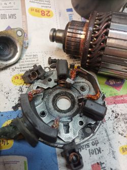 Golf 5 1.6 BGU MPI 2007r: Rozrusznik Bosch - naprawa szczotek, diagnoza elektromagnesu