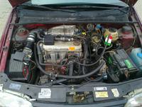 Schemat przewodów podciśnieniowych przy filtrze powietrza w VW Golf 3 2.0