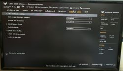 Ekran BIOS w trybie zaawansowanym z zakładką Tool otwartą na płycie ASUS.