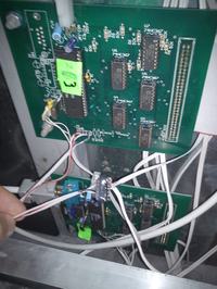 Jak zidentyfikować i zaprogramować mikrokontroler tablicy LED 4x2m?