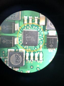 Identyfikacja układu na zdjęciu - IC Power Management?