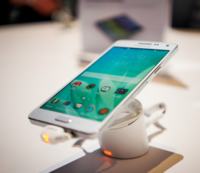 Samsung Galaxy A5 - smartphone z 5" Amoled w metalowej obudowie na CES 2015