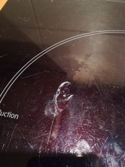 Bosch PIE611F17E - wykruszenie płyty indukcyjnej Bosch PIE611F17E - wykruszenie płyty indukcyjnej