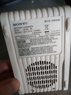 15 minutowa Ładowarka Sony BCG-34 HUE nie ładuje, migajaca pomaranczowa dioda 15 minutowa Ładowarka Sony BCG-34 HUE nie ładuje, migajaca pomaranczowa dioda