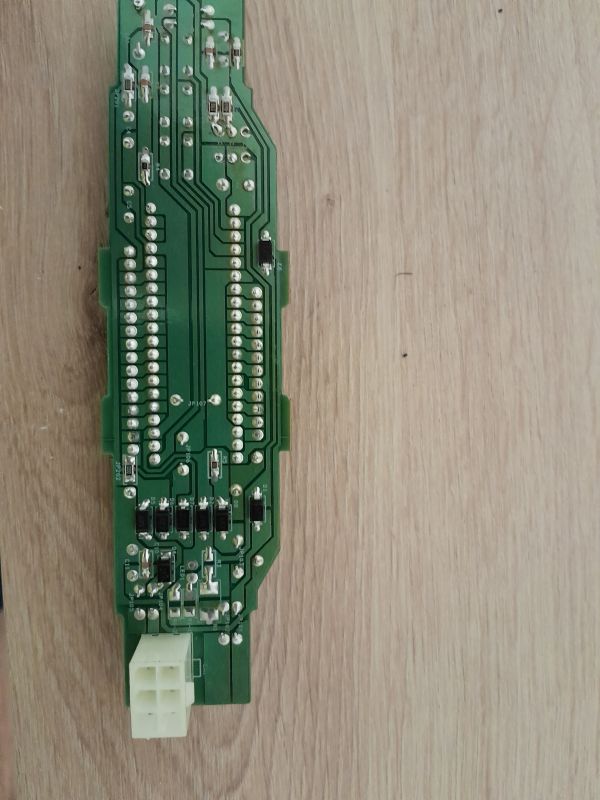 Zegarek na desce rozdzielczej w Chevrolet Lacetti 1.8 zatrzymuje się po zamknięciu samochodu