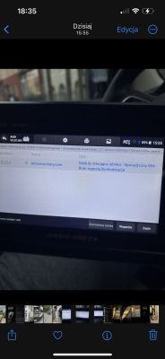 Zrzut ekranu z systemu diagnostycznego pokazujący problem z modułami sterującymi silnika w samochodzie Audi.