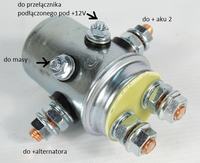 Dlaczego akumulator 2 ma niższe napięcie przy ładowaniu z przekaźnikiem?