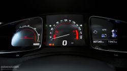 Gdzie znajduje się obrotomierz w Citroen DS5 2.0 HDi hybryda na desce zegarów?