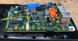 Wnętrze telefonu stacjonarnego bezprzewodowego - Panasonic KX-TC1001 - 1999 rok Wnętrze telefonu stacjonarnego bezprzewodowego - Panasonic KX-TC1001 - 1999 rok