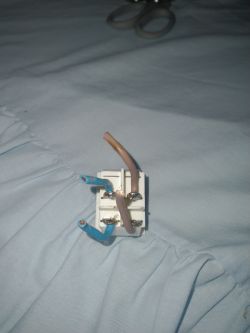 Jak podłączyć tubę? - Poprzedni właściciel ma zmostkowane wyjścia na głośniki