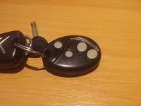 Rozpoznanie marki alarmu samochodowego ze zdjęcia pilota - prośba o pomoc