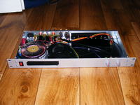 Wzmacniacz do driverów w obudowie Rack 19" 1U Wzmacniacz do driverów w obudowie Rack 19" 1U