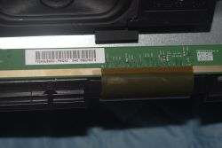 Hisense 65U6NQ - pionowe pasy i żółty proszek przy matrycy, zalanie czy COF?