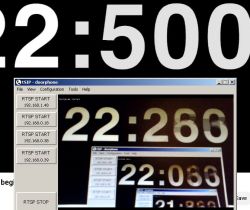 Zrzut ekranu z programu TSIP-doorphone pokazujący różne opóźnienia czasowe w transmisji.