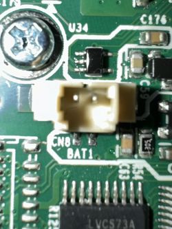 Gdzie znajduje się bateria RAM w starej kasie Aclas Kos (wersja 2 rolki 28mm)?