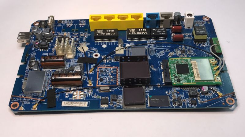Wnętrze routera ADSL Wi-Fi Telekom Speedport W724V 2013