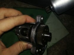 Rozrusznik elektryczny kosiarki nie wyrzuca zębatki