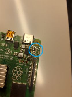 Uszkodzenie mechaniczne Raspberry Pi 4 podczas montażu - poszukiwanie pomocy w naprawie