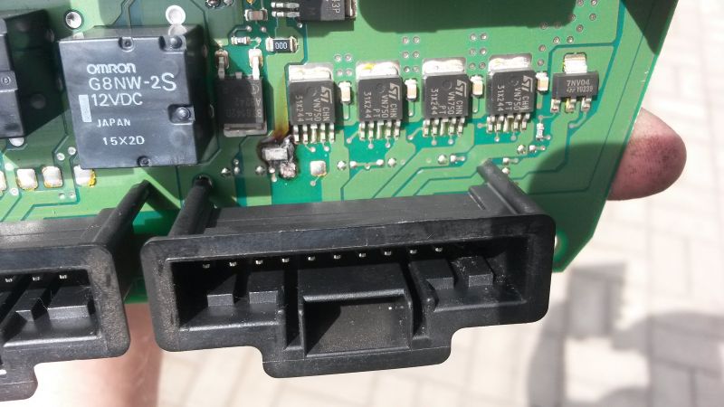 Megane II 2004 - Rear boot lock and rear washer does not work.