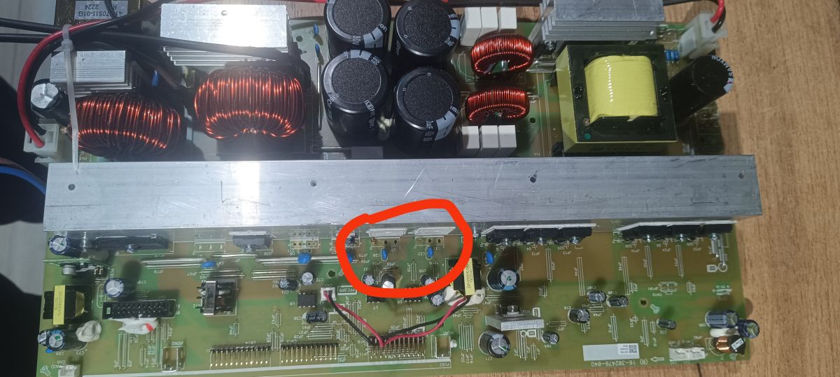 Identyfikacja spalonych tranzystorów w zasilaczu UPS CORE ONE 3K
