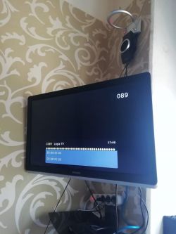 Instalacja anteny zewnętrznej obok parku Instalacja anteny zewnętrznej obok parku