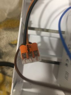 Problem z połączeniem wyłącznika czasowego na szynę DIN.