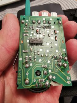 Płytka elektroniczna przełącznika fotela z oznaczeniem HELAG 100 908417