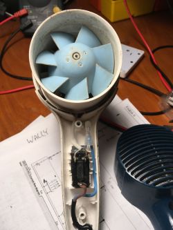 Pomiar prądu sinusoidalnego na AVR – problem z odczytem RMS urządzeń indukcyjnych