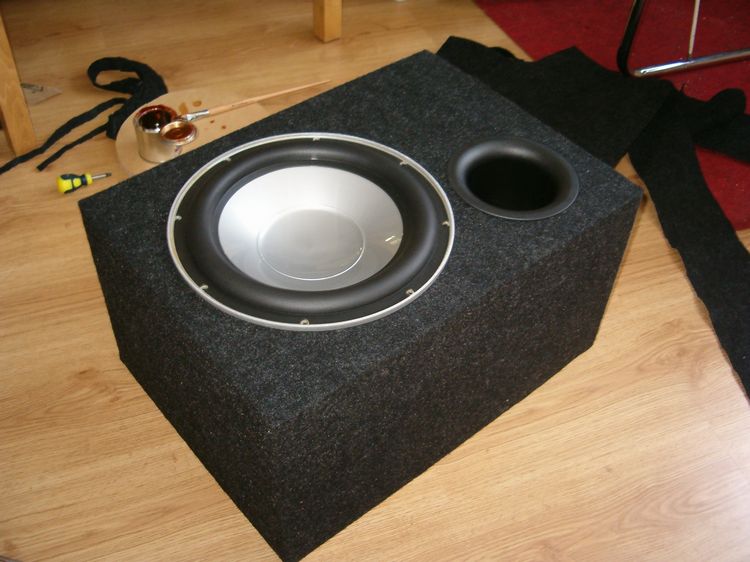 Subwoofer na STX GDN-30-300-4-AP