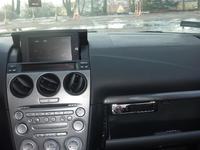 Mazda 6 - Jak podłączyć monitor do odtwarzacza DVD w schowku?